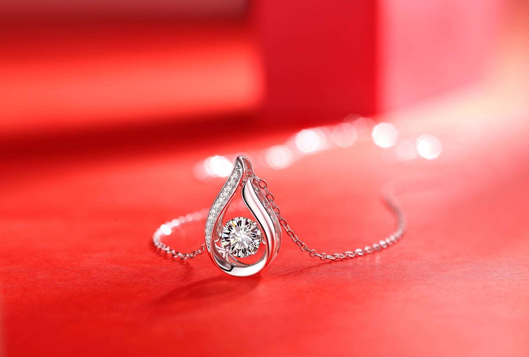 EmiSmile details matter A necklace pendant Smart Drop Luxury Moissanite Diamond Pendant Necklace Set ✨