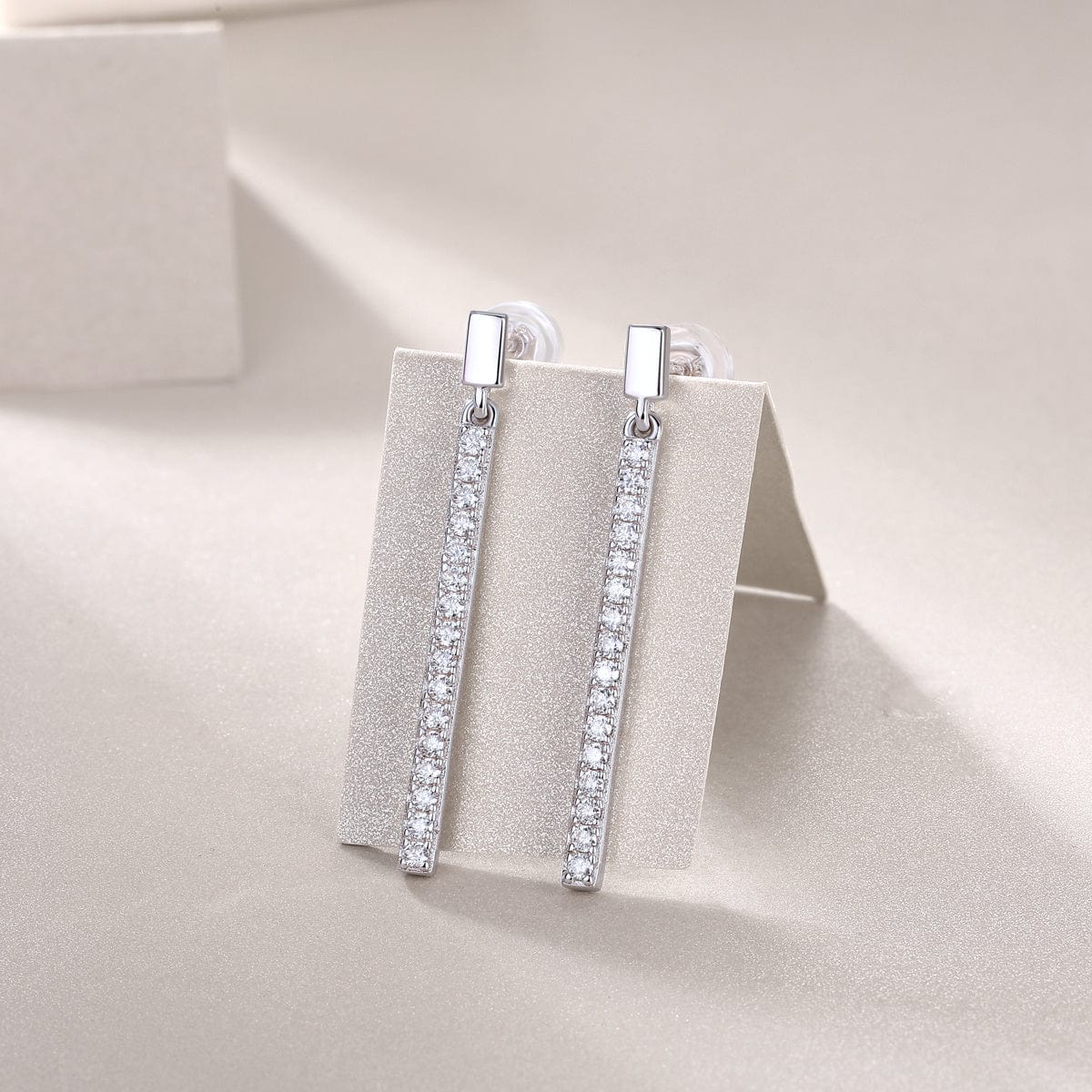 EmiSmile details matter A pair of earrings Luxury Jumping Diamond Moissanite Silver Stud Earrings ✨