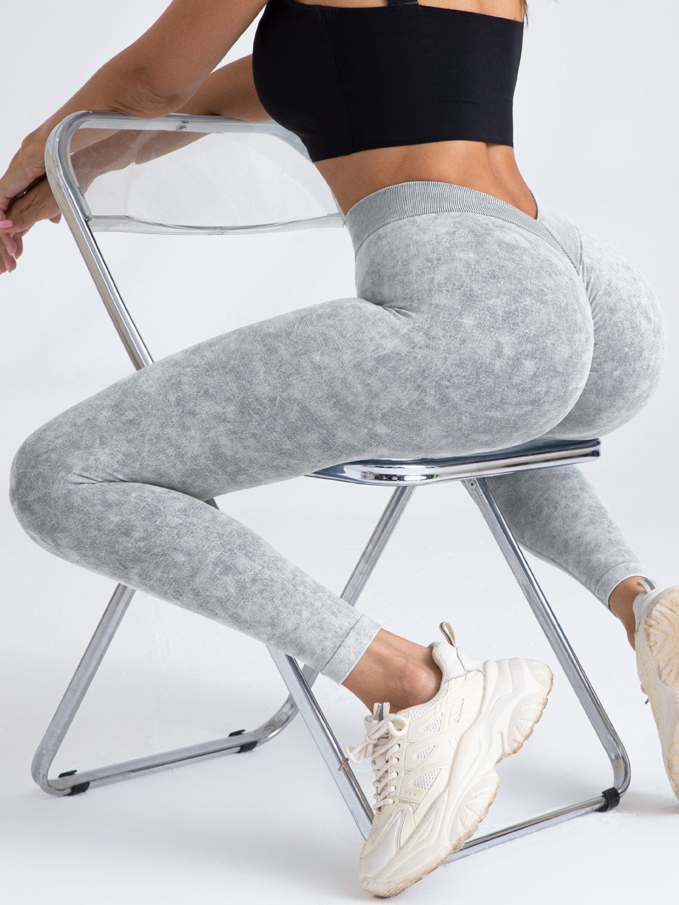 EmiSmile tracksuit V-Back Scrunch Butt Workout Leggings for Women  | Seamless High-Waisted Yoga & Gym Leggings