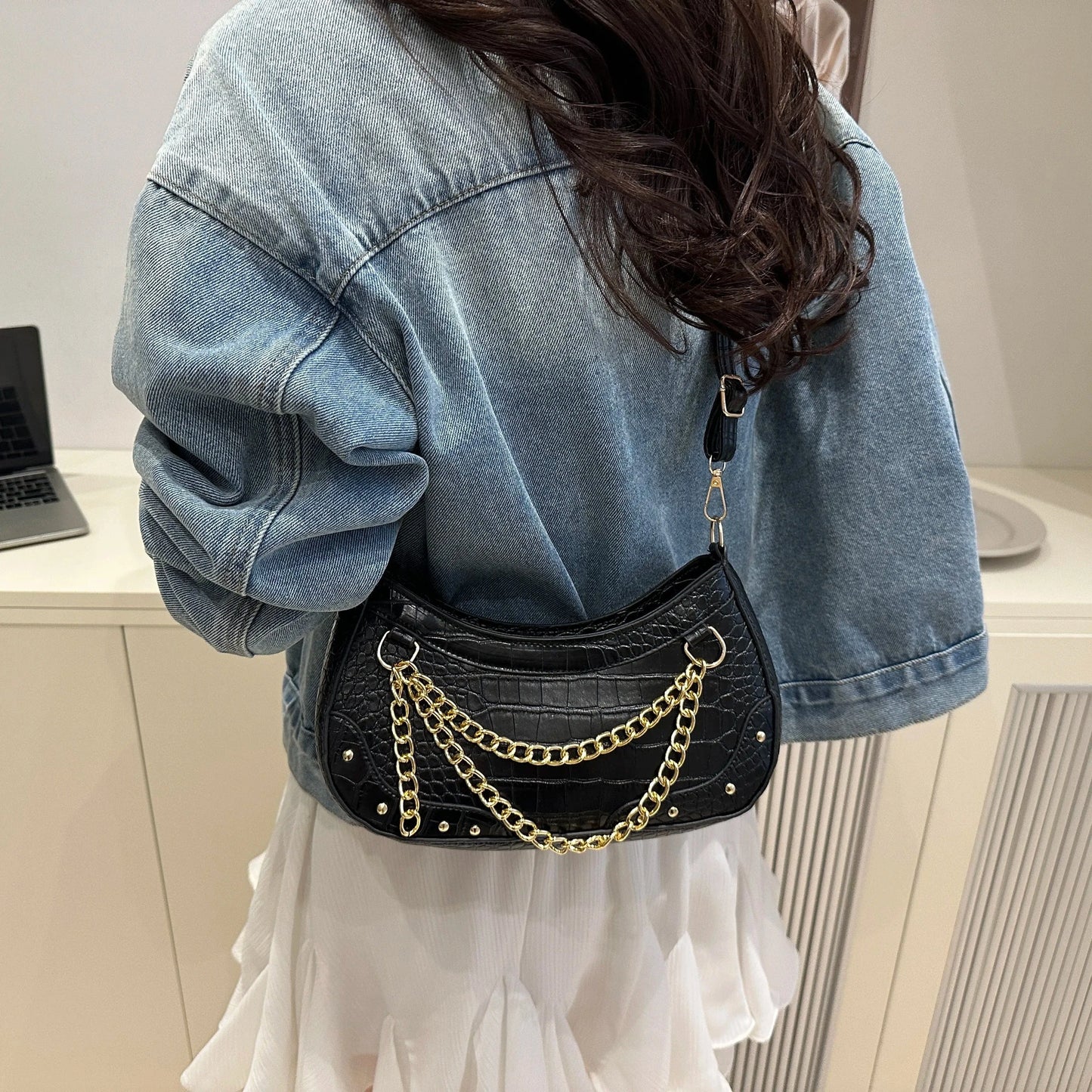 Trendsi Black / onesize Chain-Embellished Shoulder Bag