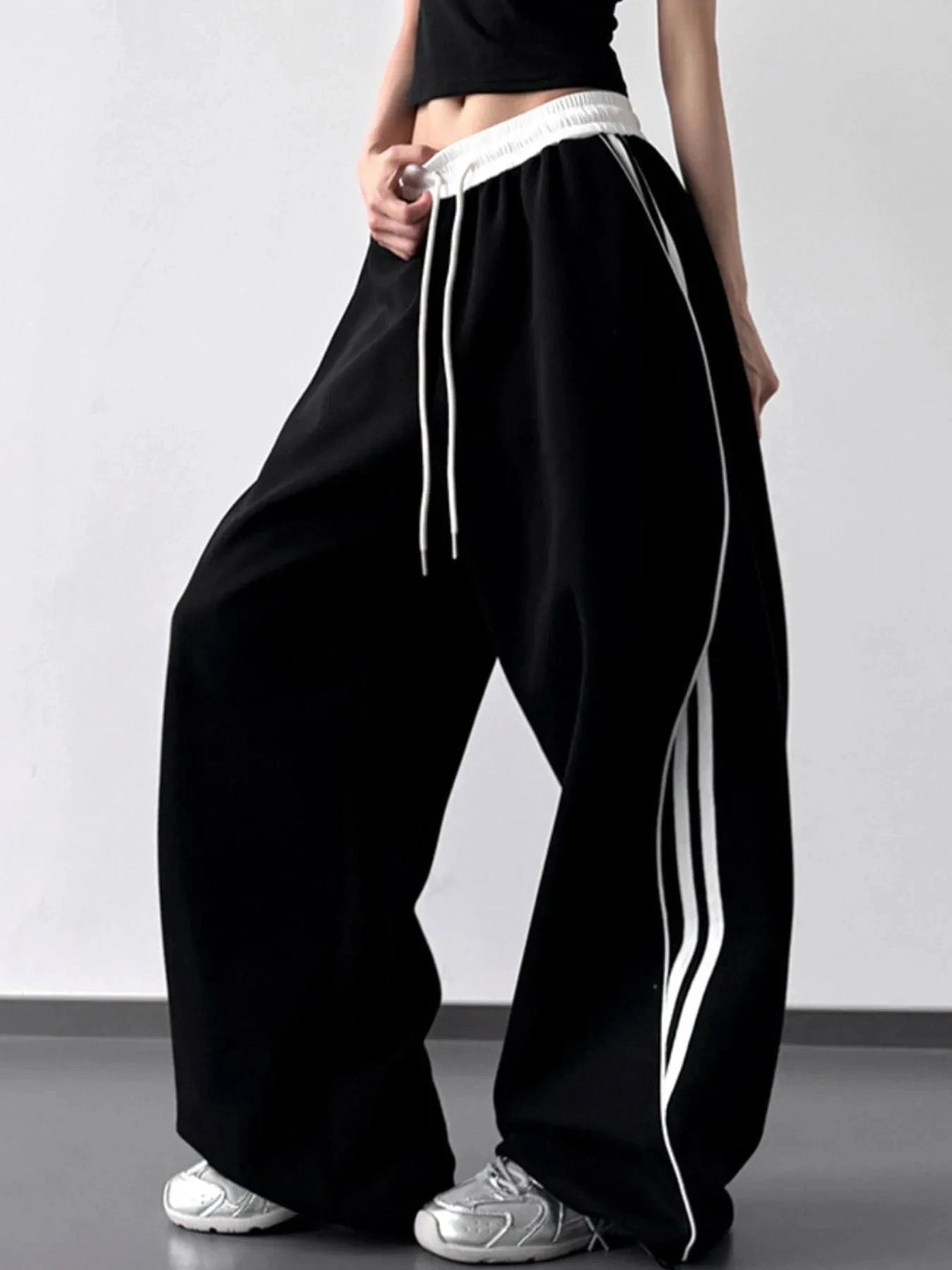 Trendsi Black / S Oversized Streetwear Pants with Side Stripes