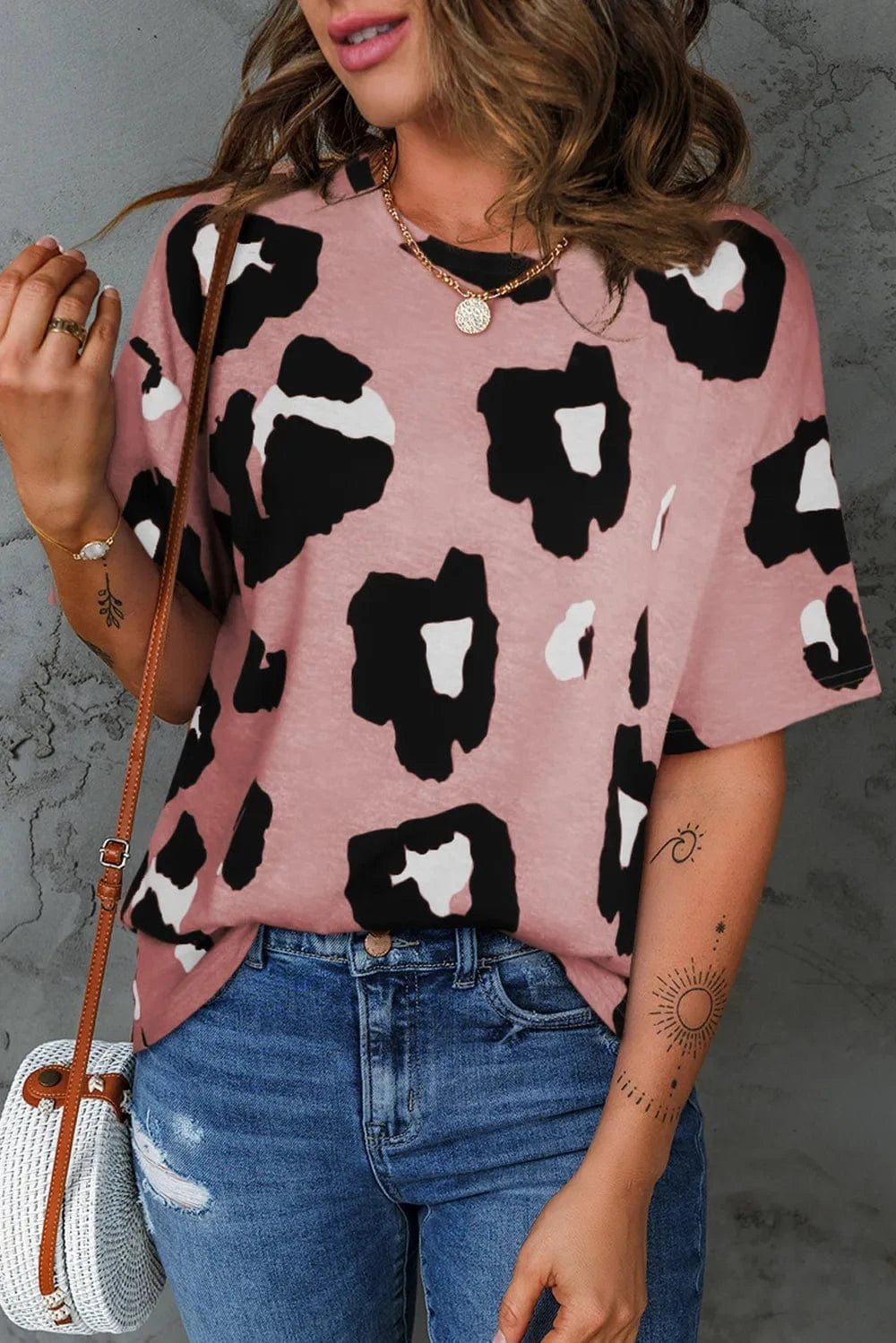 Trendsi Blush Pink / S Leopard Round Neck Half Sleeve T-Shirt