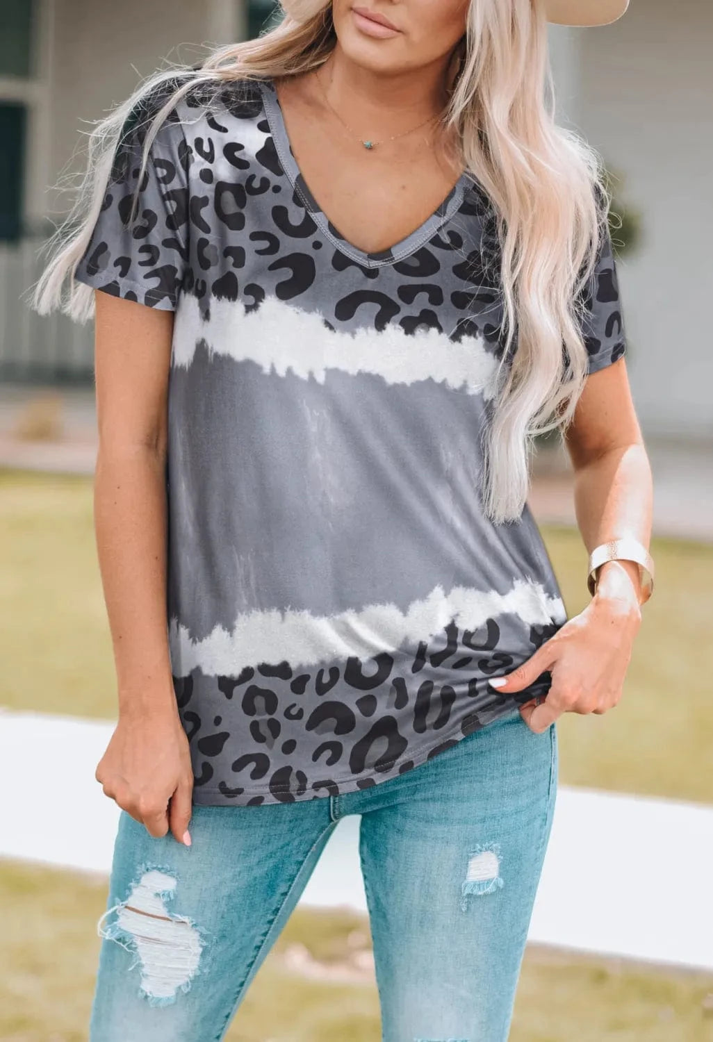 Trendsi Cloudy Blue / S Leopard V-Neck Short Sleeve T-Shirt