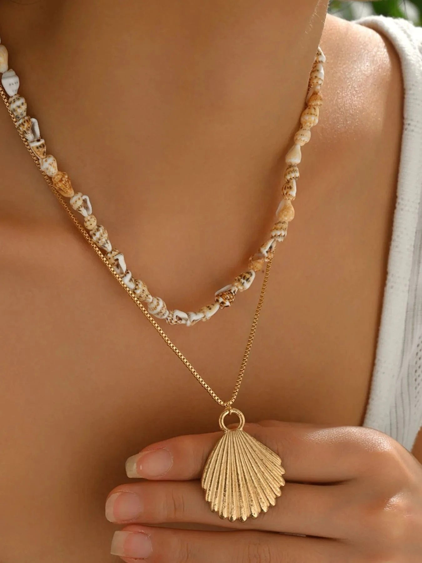 Trendsi Gold / One Size 18K Gold-Plated Shell Layered Shell Pendant Necklace