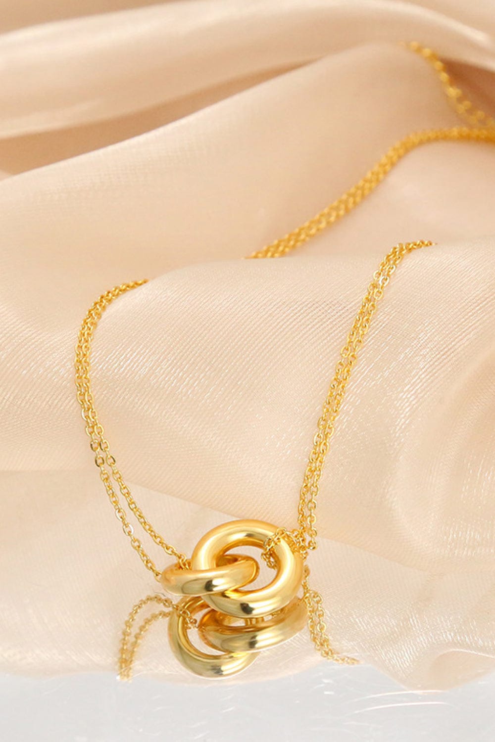 Trendsi Gold / One Size Linked Ring Pendant Chain Necklace