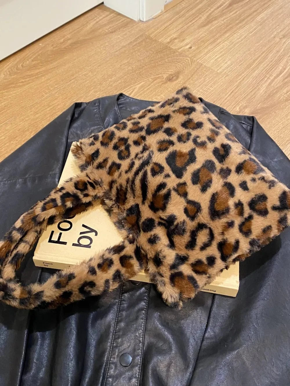 Trendsi Leopard / One Size Leopard Fluff Handbag with Zip