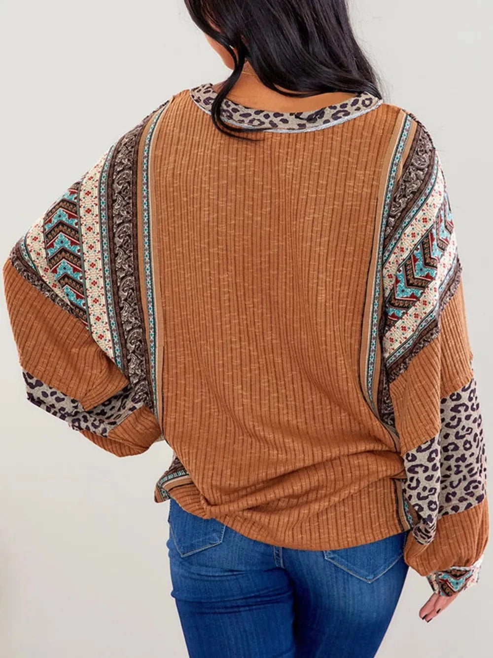 Trendsi Leopard Round Neck Long Sleeve Sweatshirt
