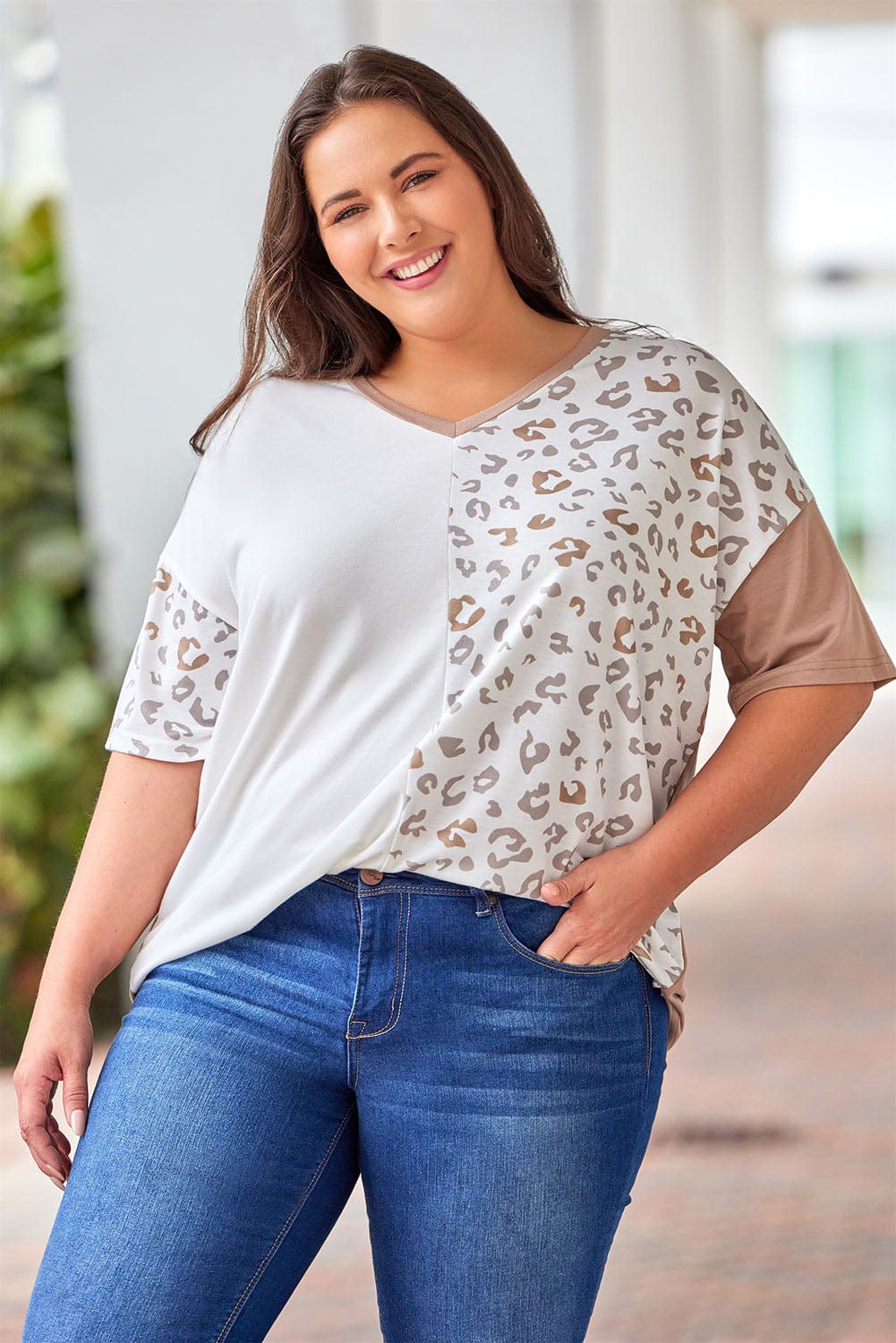 Trendsi Plus Size Leopard V-Neck T-Shirt