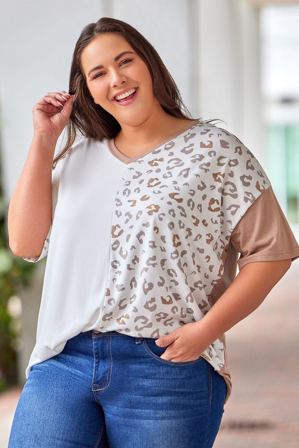 Trendsi Plus Size Leopard V-Neck T-Shirt