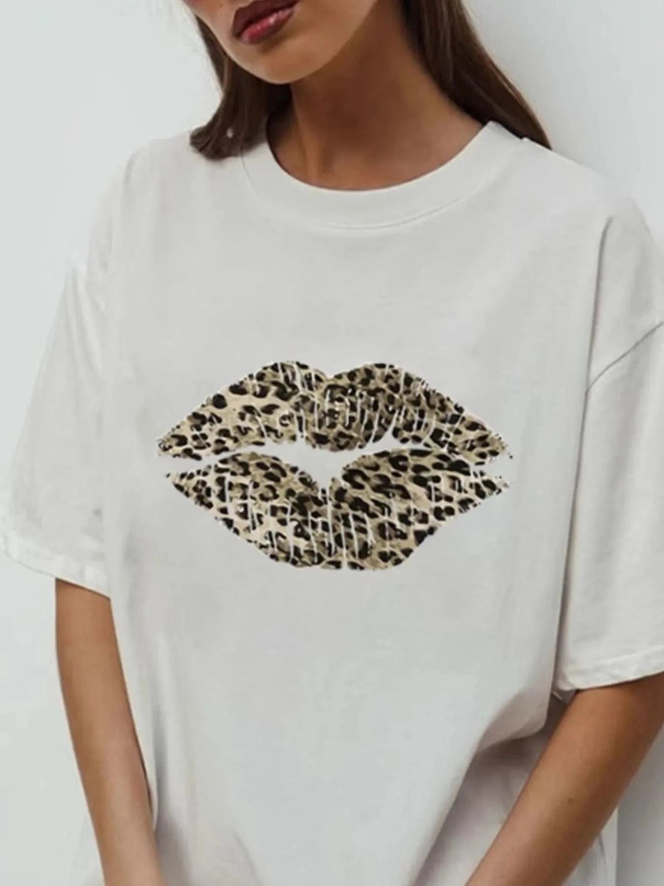 Trendsi TOP Leopard Lips Round Neck Oversized T-Shirt
