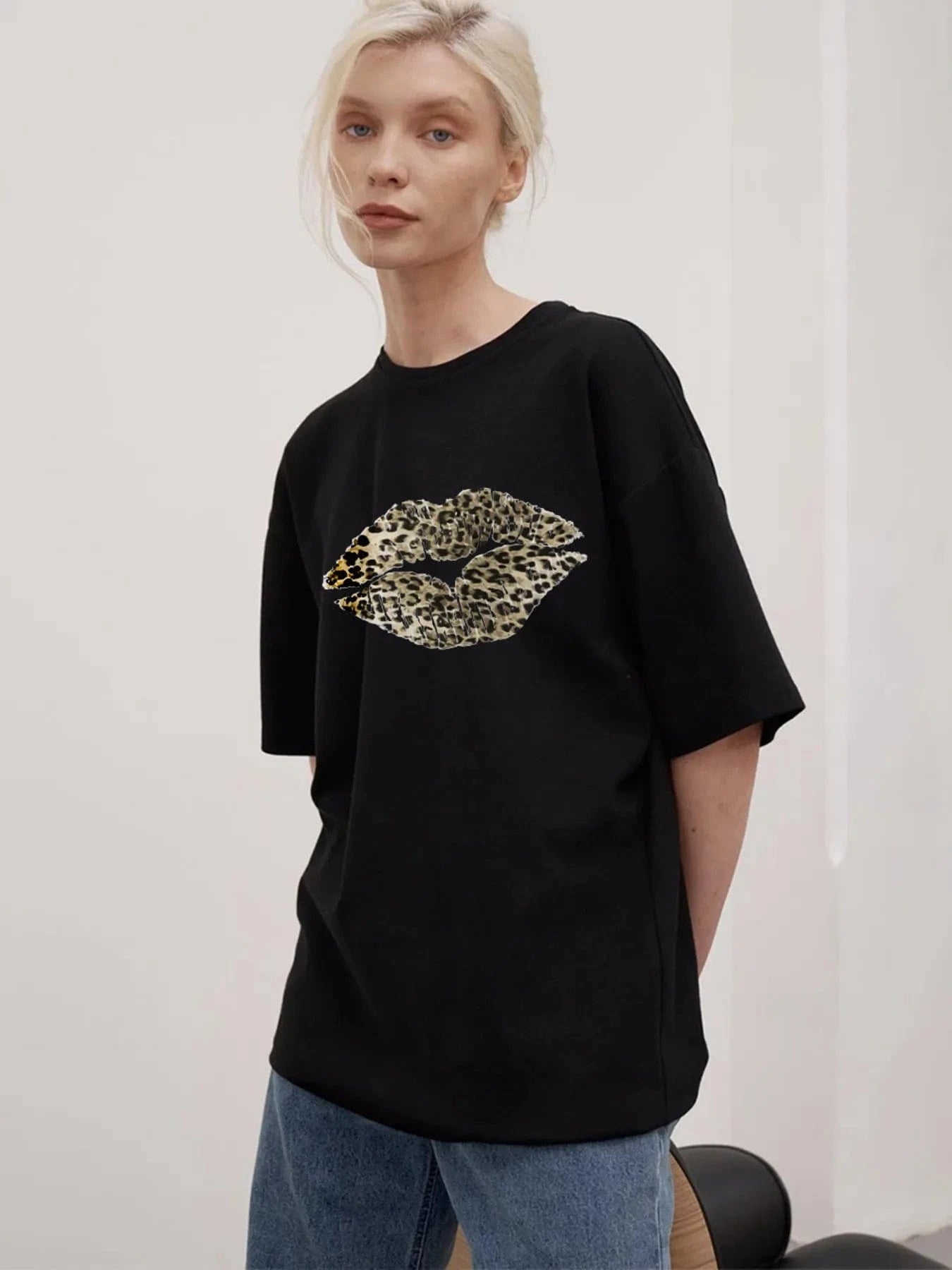 Trendsi TOP Leopard Lips Round Neck Oversized T-Shirt